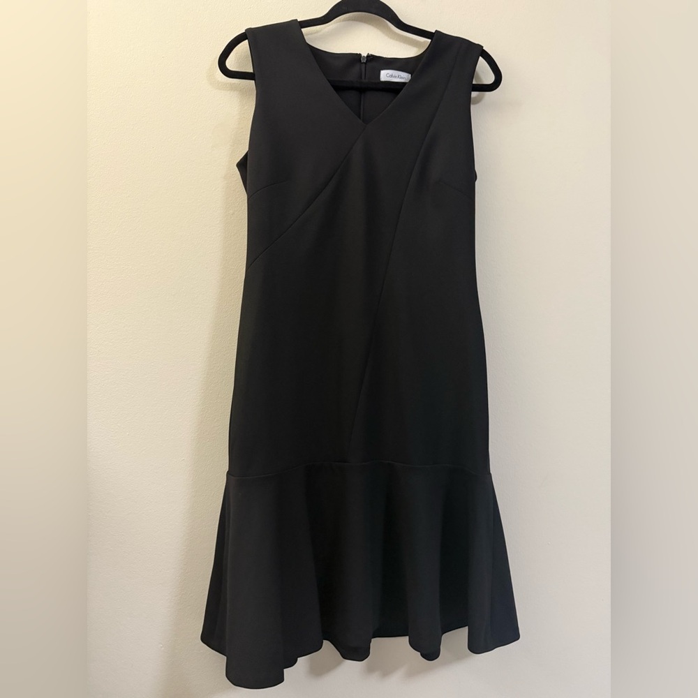 Calvin Klein Sheath V-Neck Cocktail Dress in Black‎ - 8